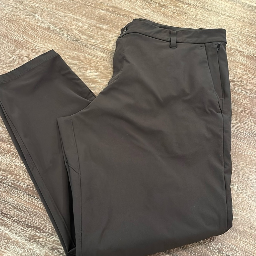 Lululemon Classic Fit mens trousers -38- olive